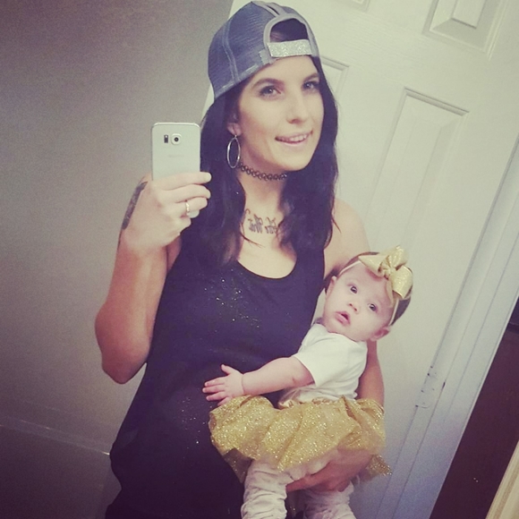 Meet your Posher, Amanda - Picture 2 of 4